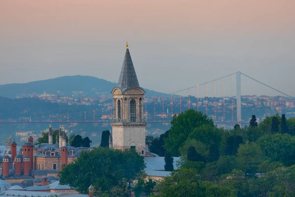 Topkapipalatset Mot Bosporbron Istanbul Turkiet — Stockfoto