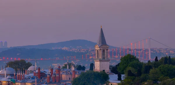 Palacio Topkapi Contra Puente Del Bósforo Estambul Turquía — Foto de Stock