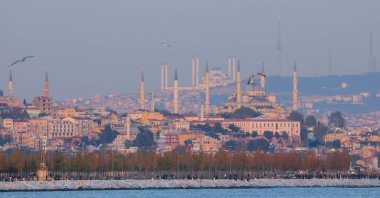 Camlica Camii, Ayasofya Camisi ve Sultanahmet Camii aynı çerçevede, İstanbul 'da eşsiz bir gün fotoğrafı.