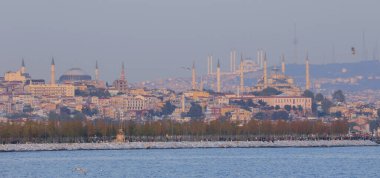 Camlica Camii, Ayasofya Camisi ve Sultanahmet Camii aynı çerçevede, İstanbul 'da eşsiz bir gün fotoğrafı.