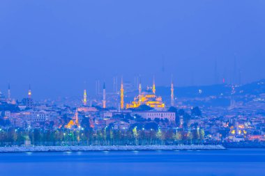 Camlica Camii, Ayasofya Camisi ve Sultanahmet Camii aynı çerçevede, İstanbul 'da eşsiz bir gün fotoğrafı.