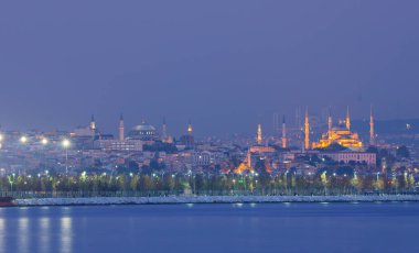 Camlica Camii, Ayasofya Camisi ve Sultanahmet Camii aynı çerçevede, İstanbul 'da eşsiz bir gün fotoğrafı.