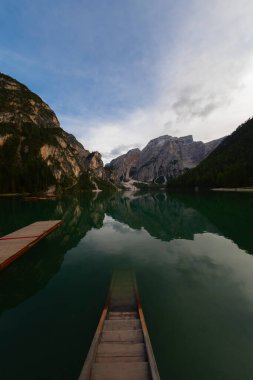 İtalya 'da Dolomitler denen bölgeyi seviyorum. Muhteşem manzaralar, dinamik bir hava, muhteşem dağlar ve göller. Benim için fotoğrafçının cenneti gibi..