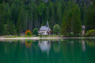 İtalya 'da Dolomitler denen bölgeyi seviyorum. Muhteşem manzaralar, dinamik bir hava, muhteşem dağlar ve göller. Benim için fotoğrafçının cenneti gibi..