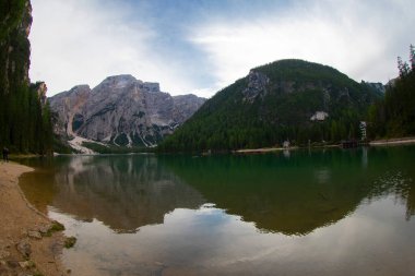 İtalya 'da Dolomitler denen bölgeyi seviyorum. Muhteşem manzaralar, dinamik bir hava, muhteşem dağlar ve göller. Benim için fotoğrafçının cenneti gibi..