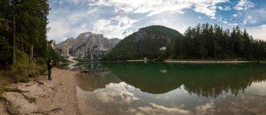 İtalya 'da Dolomitler denen bölgeyi seviyorum. Muhteşem manzaralar, dinamik bir hava, muhteşem dağlar ve göller. Benim için fotoğrafçının cenneti gibi..