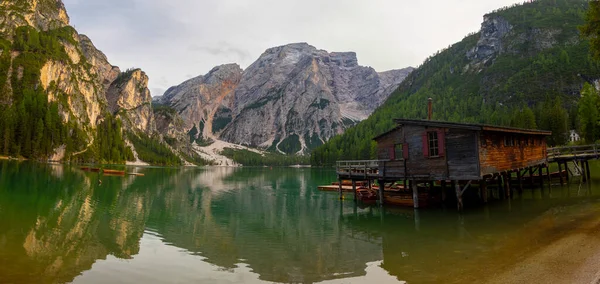 喜欢意大利的白云石地区 那么多美丽的风景 那么多姿多彩的天气 那么宏伟的高山和湖泊 对我来说就像摄影师的天堂 — 图库照片