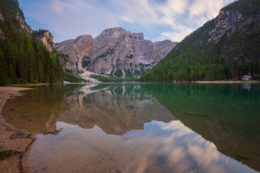 İtalya 'da Dolomitler denen bölgeyi seviyorum. Muhteşem manzaralar, dinamik bir hava, muhteşem dağlar ve göller. Benim için fotoğrafçının cenneti gibi..