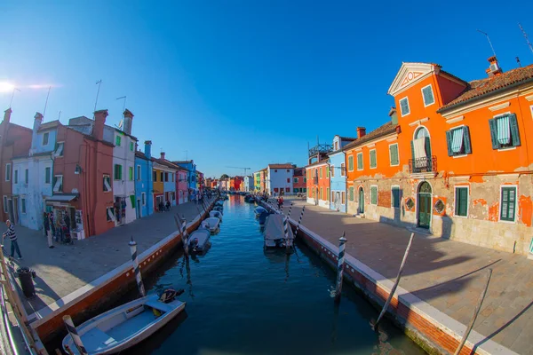 Νησί Μουράνο Βενετία Ιταλία Δες Στο Κανάλι Βάρκα Και Μηχανοκίνητο — Φωτογραφία Αρχείου