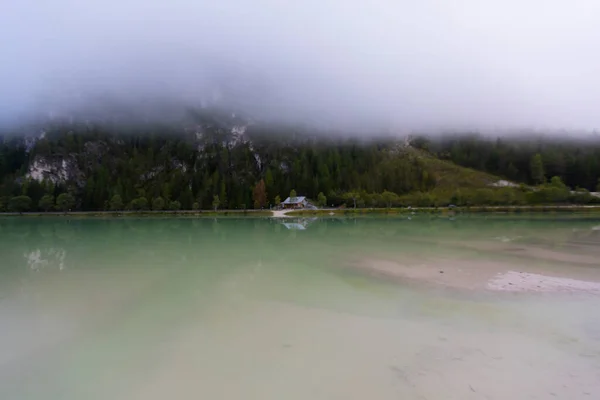 Lago Landro Aamulla Onko Järvi Dolomiittien Etelä Tirolissa Italiassa — kuvapankkivalokuva