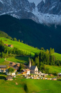 Santa Maddalena Kilisesi, Kirche St. Magdalena, Val di Funes Vadisi, Dolomiti Dağı, Santa Magdalena Alta, Güney Tyrol, İtalya
