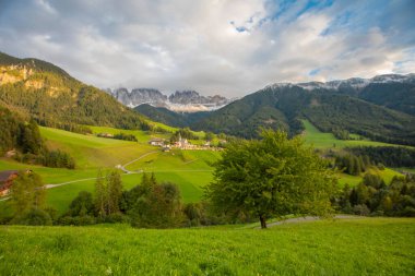 Santa Maddalena Kilisesi, Kirche St. Magdalena, Val di Funes Vadisi, Dolomiti Dağı, Santa Magdalena Alta, Güney Tyrol, İtalya