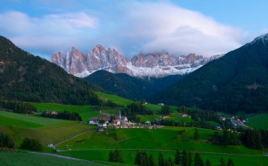 Santa Maddalena Kilisesi, Kirche St. Magdalena, Val di Funes Vadisi, Dolomiti Dağı, Santa Magdalena Alta, Güney Tyrol, İtalya