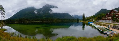 Almanya, Ramsau 'daki Bavyera Alplerinde Hintersee Gölü.