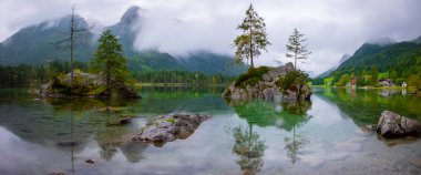 Almanya, Ramsau 'daki Bavyera Alplerinde Hintersee Gölü.