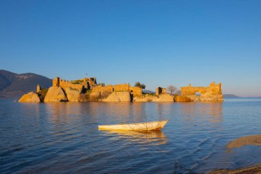 Bafa lake is a peaceful place, ringed by traditional villages such as Kapkr full of fisherman boats and ruins of Herakleia