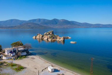 Bafa Gölü, Herakleia harabeleri ve balıkçı tekneleri ile dolu Kapkr gibi geleneksel köylerle çevrili huzurlu bir yerdir.