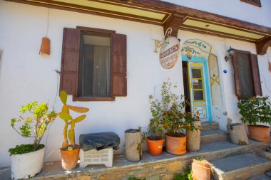 Sirince Village sokak manzarası. Sirince Köyü Türkiye 'de daha popüler bir turizm beldesi.