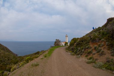 Sarpincik Deniz Feneri İzmir Körfezi 'nin batısındaki Karaburun Yarımadası' nda yer almaktadır..