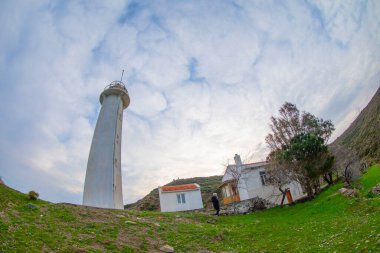 Sarpincik Deniz Feneri İzmir Körfezi 'nin batısındaki Karaburun Yarımadası' nda yer almaktadır..