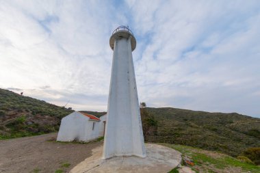 Sarpincik Deniz Feneri İzmir Körfezi 'nin batısındaki Karaburun Yarımadası' nda yer almaktadır..