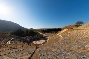  Efes, Türkiye 'nin Efes kentindeki antik tiyatro manzarası. Efes (Efes) bir UNESCO Dünya Mirası sitesidir..