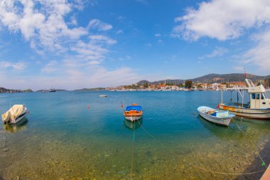 Foca, Ege kıyısında, İzmir ilinin bir ilçesidir..