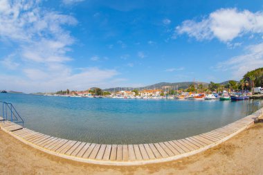 Foca, Ege kıyısında, İzmir ilinin bir ilçesidir..