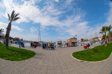 Foca, Ege kıyısında, İzmir ilinin bir ilçesidir..