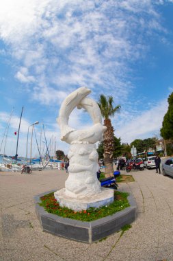 Foca, Ege kıyısında, İzmir ilinin bir ilçesidir..