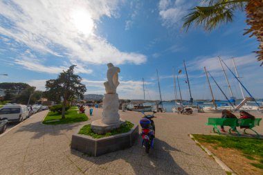 Foca, Ege kıyısında, İzmir ilinin bir ilçesidir..