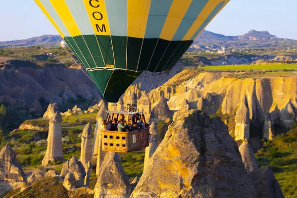 彩色热气球发射前在格雷梅国家公园 土耳其 — 图库照片