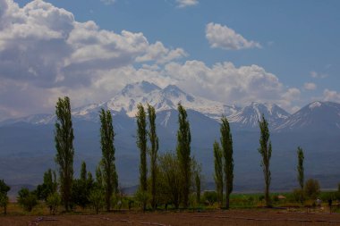 3.864 metre yüksekliğindeki Erciyes Dağı, Kapadokya 'nın en yüksek dağıdır. Bu bir volkan.. 