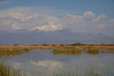 3.864 metre yüksekliğindeki Erciyes Dağı, Kapadokya 'nın en yüksek dağıdır. Bu bir volkan.. 