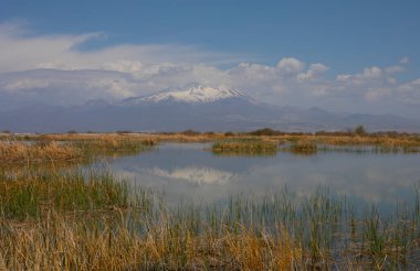 3.864 metre yüksekliğindeki Erciyes Dağı, Kapadokya 'nın en yüksek dağıdır. Bu bir volkan.. 