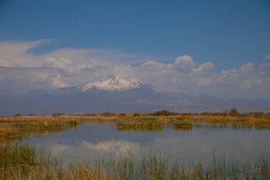 3.864 metre yüksekliğindeki Erciyes Dağı, Kapadokya 'nın en yüksek dağıdır. Bu bir volkan.. 