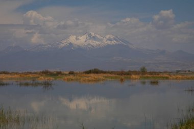 3.864 metre yüksekliğindeki Erciyes Dağı, Kapadokya 'nın en yüksek dağıdır. Bu bir volkan.. 
