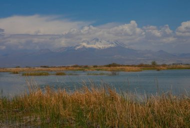 3.864 metre yüksekliğindeki Erciyes Dağı, Kapadokya 'nın en yüksek dağıdır. Bu bir volkan.. 