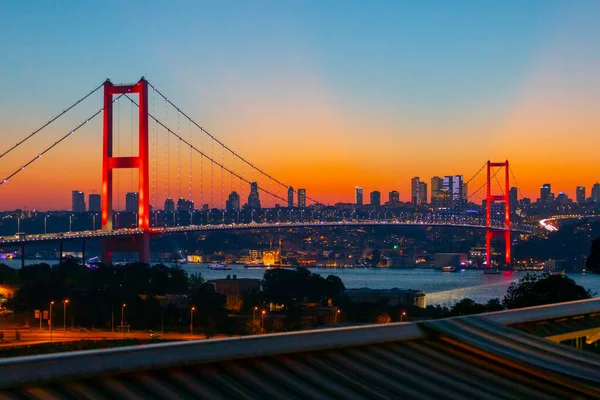 Günbatımında Stanbul Boğazı Nın Muhteşem Panoramik Manzarası Stanbul Boğaz Köprüsü — Stok fotoğraf