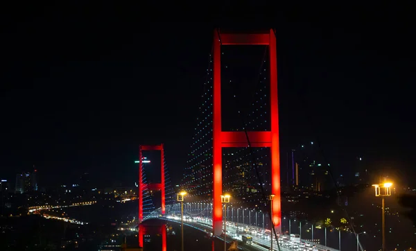 日落时伊斯坦布尔博斯普鲁斯城的壮观全景 伊斯坦布尔博斯普鲁斯桥 7月15日 土耳其文 Temmuz Sehitler Koprusu 美丽的风景土耳其 — 图库照片