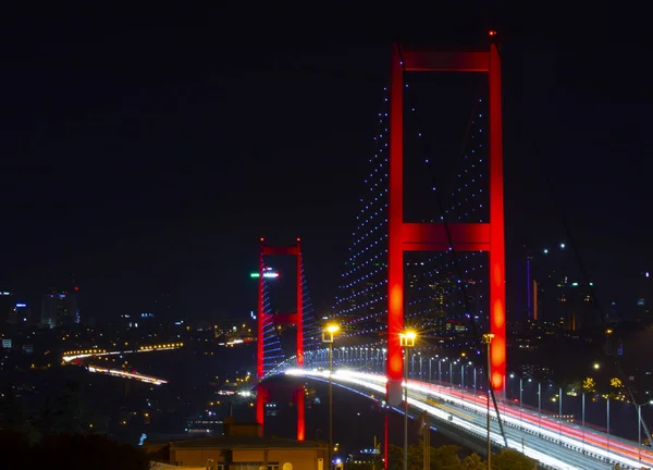 日没のイスタンブール ボスポラスの素晴らしいパノラマビュー イスタンブール ボスポラス橋 7月15日 トルコ語 Temmuz Sehitler Kopru 美しい風景トルコ — ストック写真