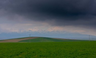 Türkiye 'nin Aksaray ilçesine bağlı Hasan Dağı, ülkenin en büyük dağlarından biridir. Tepesi 3268 olan volkanik bir dağ.