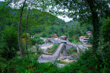 Arhavi Kucukkoy köyünde ele geçirilen köprünün güzel bir manzarası