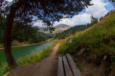 Türkiye 'nin Savsat ilçesinde Balık Gölü (Balikgol) manzarası