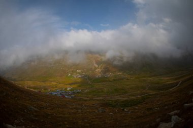 Trovit Platosu, Türkiye 'nin Rize ilçesine 64 km uzaklıktaki Amlhemin ilçesinde bulunan bir platodur. Trovit muhteşem atmosferiyle ziyaretçilerini büyülüyor..