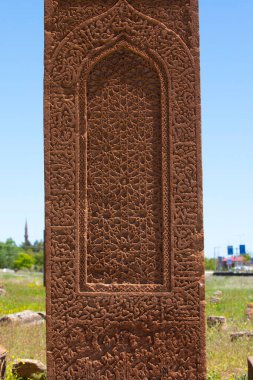 İlkbaharda Ahlat Seljuk Meydanı Tarihi Mezarlığı