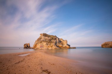 Akakese Sahili, İstanbul 'un il ilçesinden yaklaşık 17 km uzaklıktadır. Bir kıyı köyü olarak bilinen Akakese köyü hafta sonu İstanbullular tarafından takdir ediliyor..