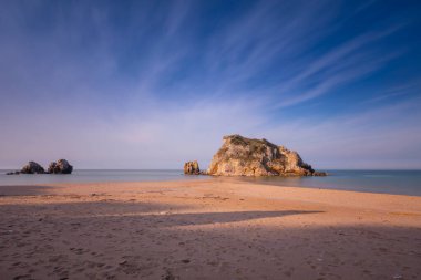 Akakese Sahili, İstanbul 'un il ilçesinden yaklaşık 17 km uzaklıktadır. Bir kıyı köyü olarak bilinen Akakese köyü hafta sonu İstanbullular tarafından takdir ediliyor..