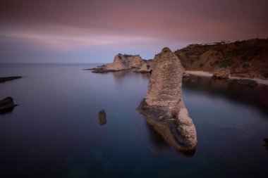 Akakese Sahili, İstanbul 'un il ilçesinden yaklaşık 17 km uzaklıktadır. Bir kıyı köyü olarak bilinen Akakese köyü hafta sonu İstanbullular tarafından takdir ediliyor..
