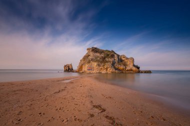 Akakese Sahili, İstanbul 'un il ilçesinden yaklaşık 17 km uzaklıktadır. Bir kıyı köyü olarak bilinen Akakese köyü hafta sonu İstanbullular tarafından takdir ediliyor..